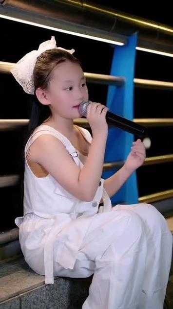 中国大陆十岁小女孩 rapper 展现独特音乐风采