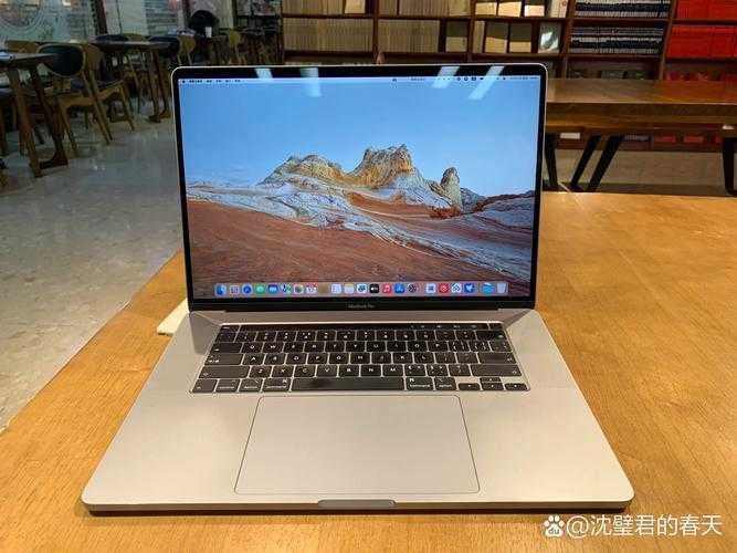 18 岁的 MacBook Pro 高清功能尽显卓越魅力