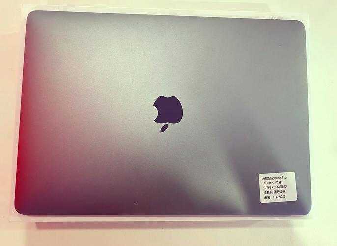 1819 岁 MacBook Pro 高清版本：性能与设计的完美融合