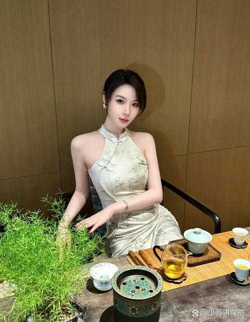糖心旗袍茶艺老师NANA用优雅姿态展现传统茶艺的独特魅力与深厚底蕴