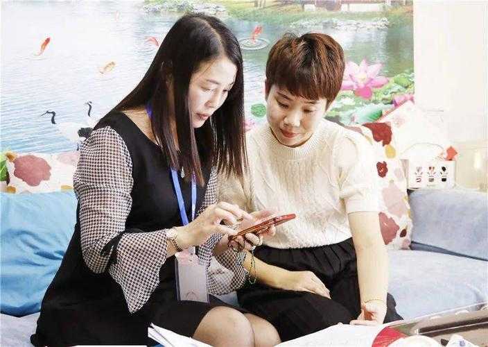 夫妻登门拜访部长：公务之余的私密会面